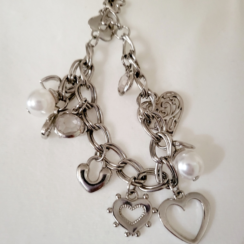 ❤️ Charm Bracelet - silver tone hearts and crystal charms - NWT